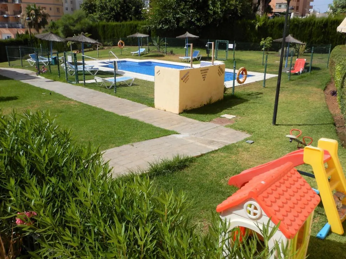 Family Friendly Patio And Poolview Apartment Torremolinos